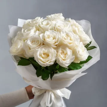 Белые розы «Молочная нежность»