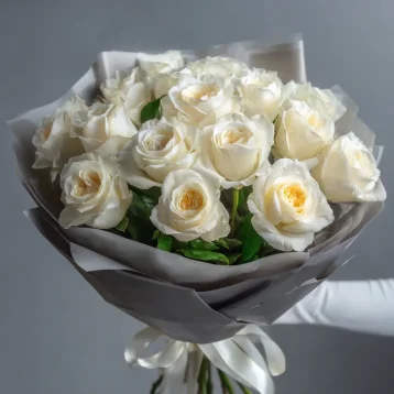Белые розы «Утренний свет»