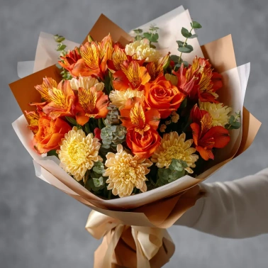 Букет с альстромериями «Тропический акцент»