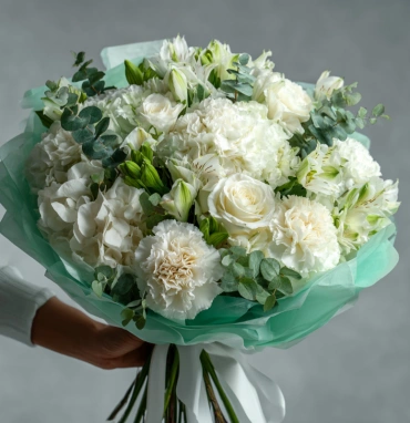 Букет с гвоздиками «Мятная прохлада»