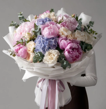 Букет с пионами «Тёплая акварель»