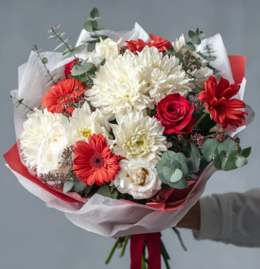 Букет с хризантемами «Праздничное сияние»